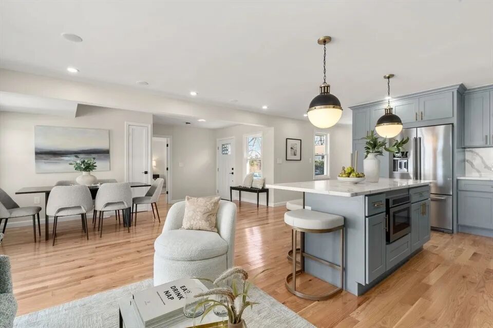 Island with built-in microwave, open to the dining area and front entry
